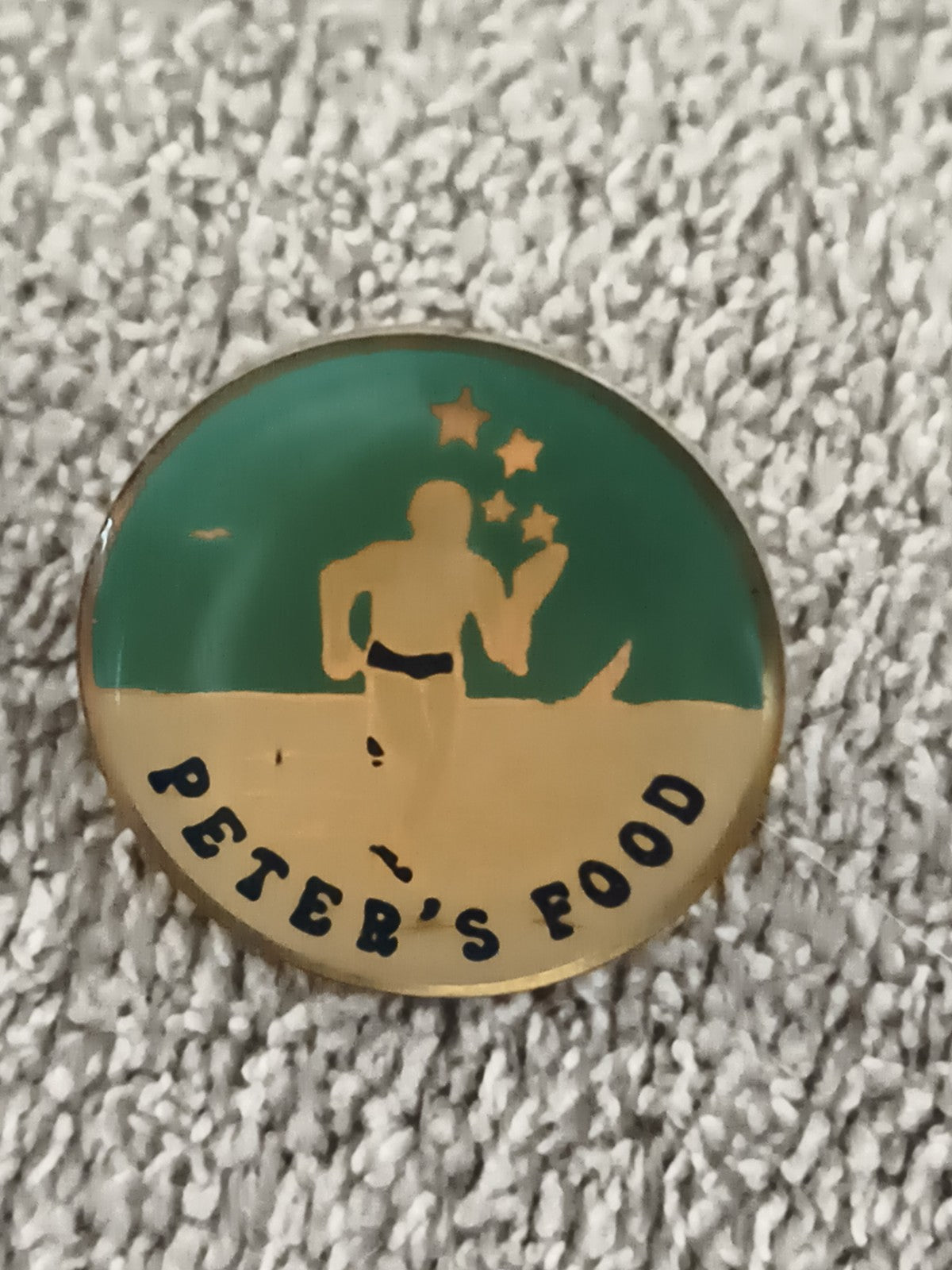 Pin's vintage Peter's Food, logo coureur, finition émaillée, badge rétro (Ref 9)