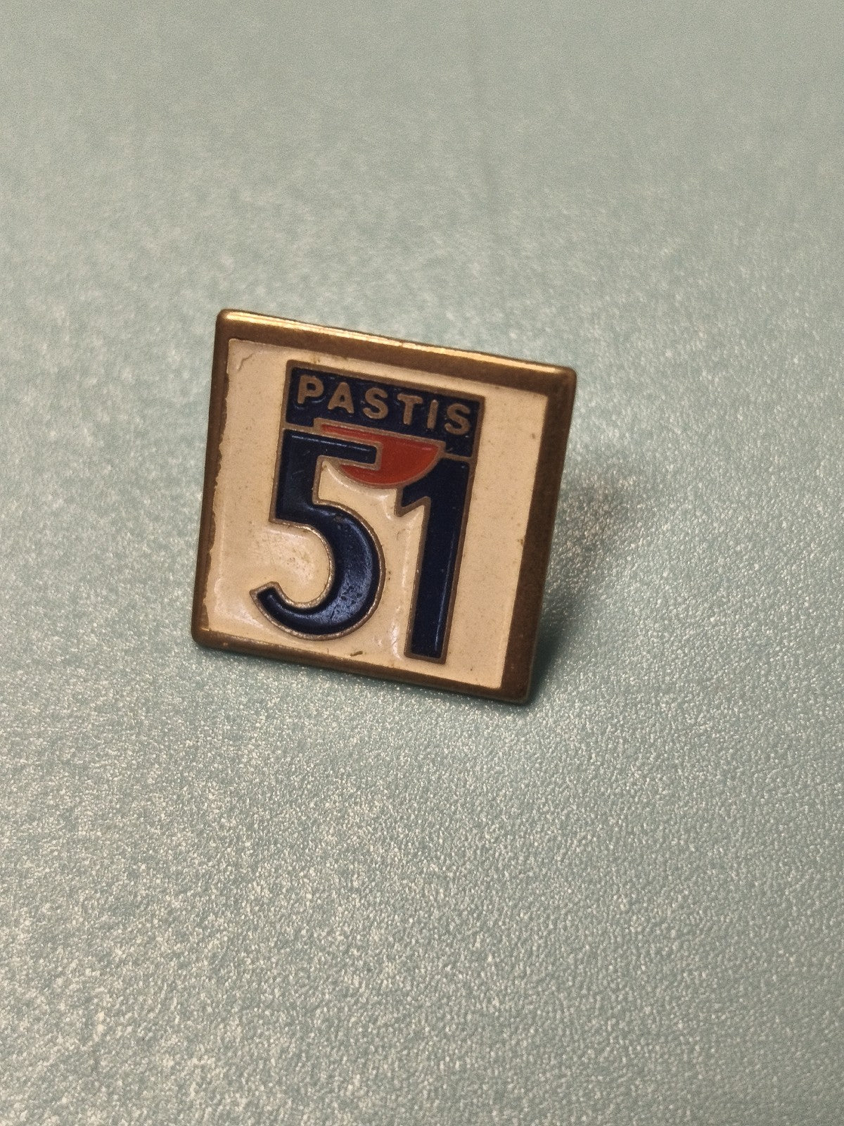 Vintage pin's Pastis 51 carré bleu blanc rouge collection bistrot ancien