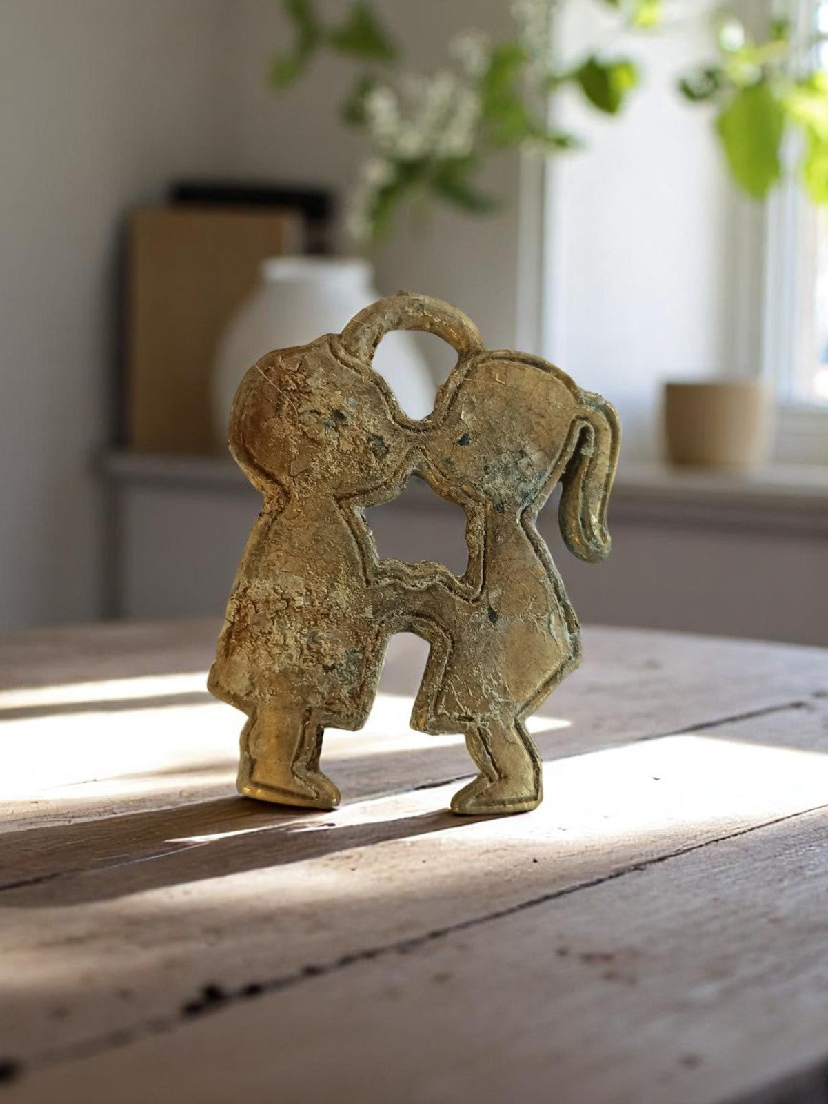 Décapsuleur vintage métal doré 1950 enfants baiser déco rétro deadstock