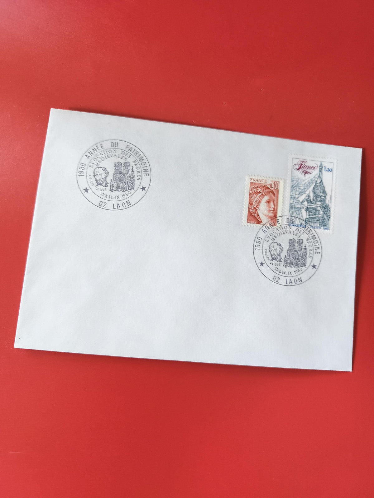 Enveloppe philatélie France avec timbres et cachet Laon 1980 événement