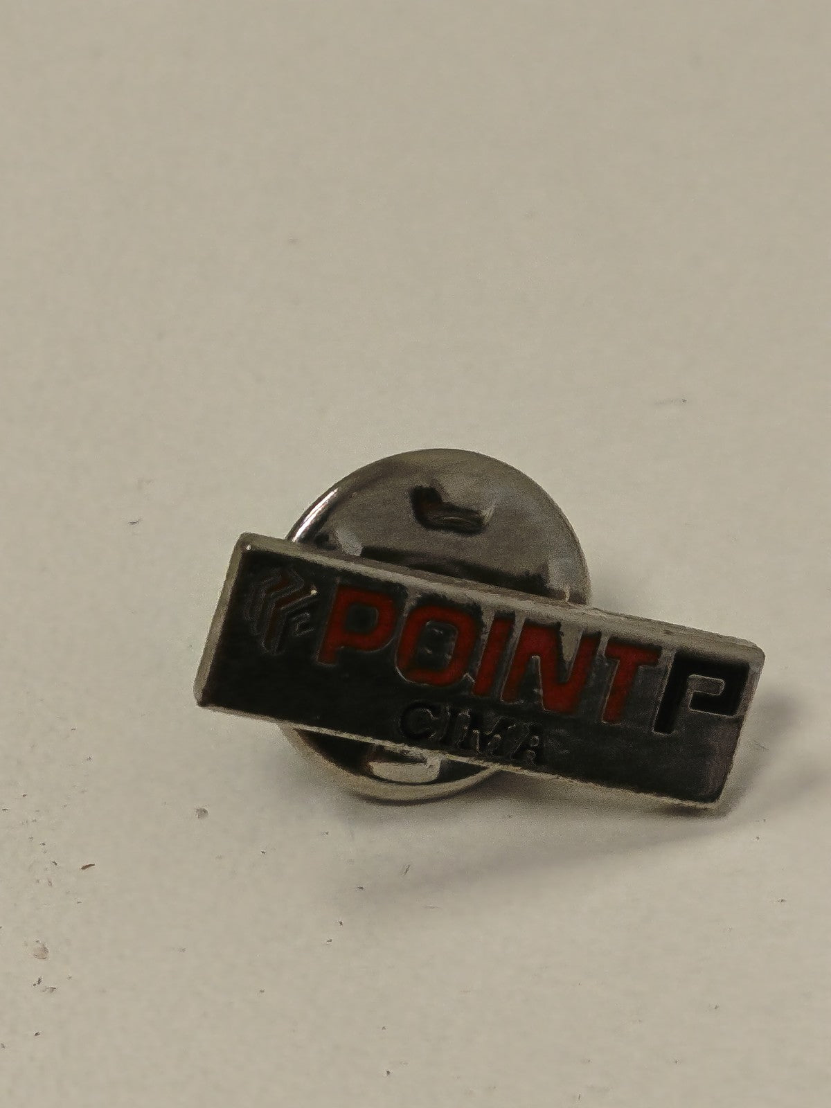 Pin's ancien rétro Point P collection vintage badge publicitaire France années 9