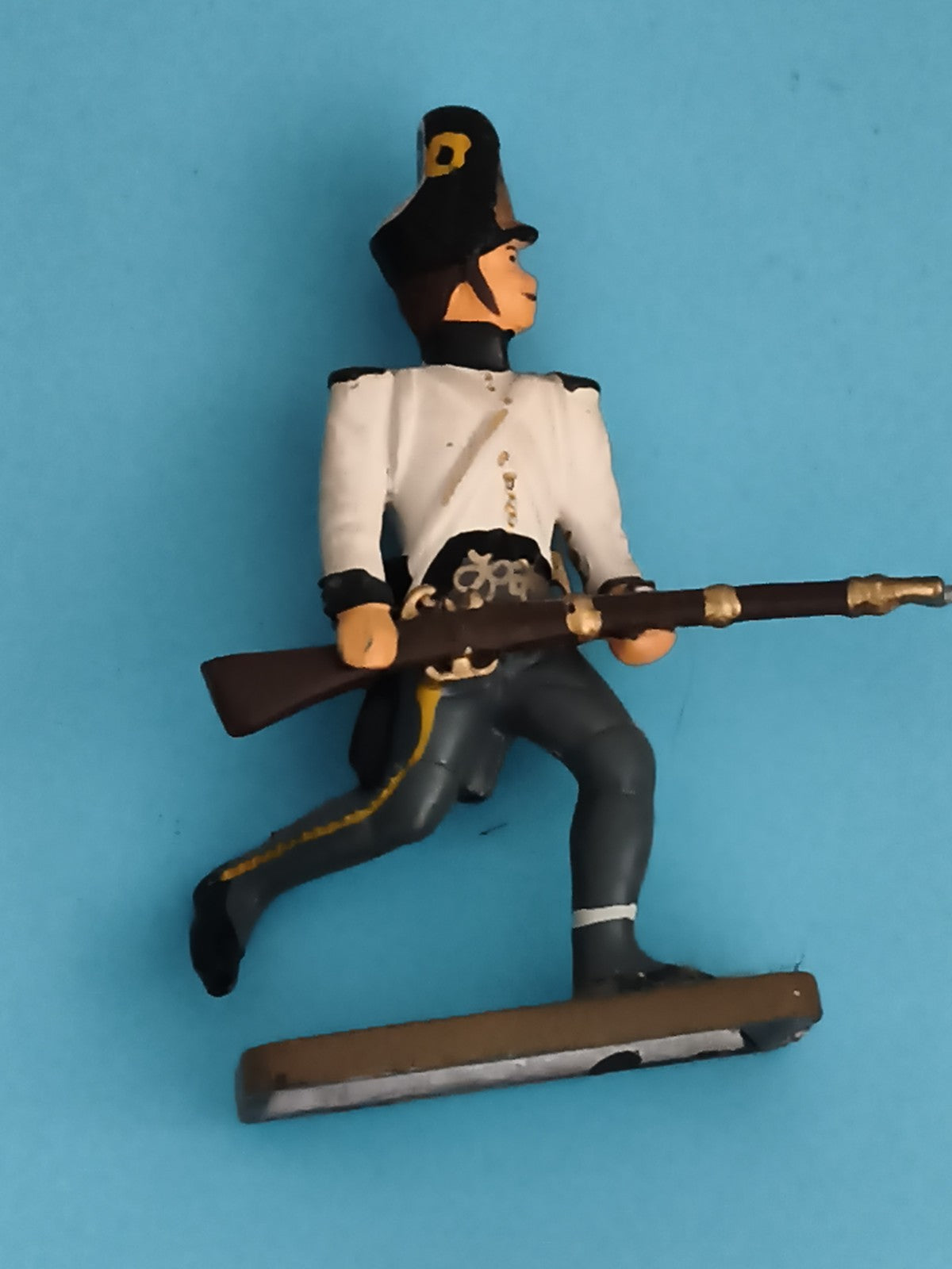 Figurine soldat ancien plomb uniforme blanc noir fusil décor vintage militaire