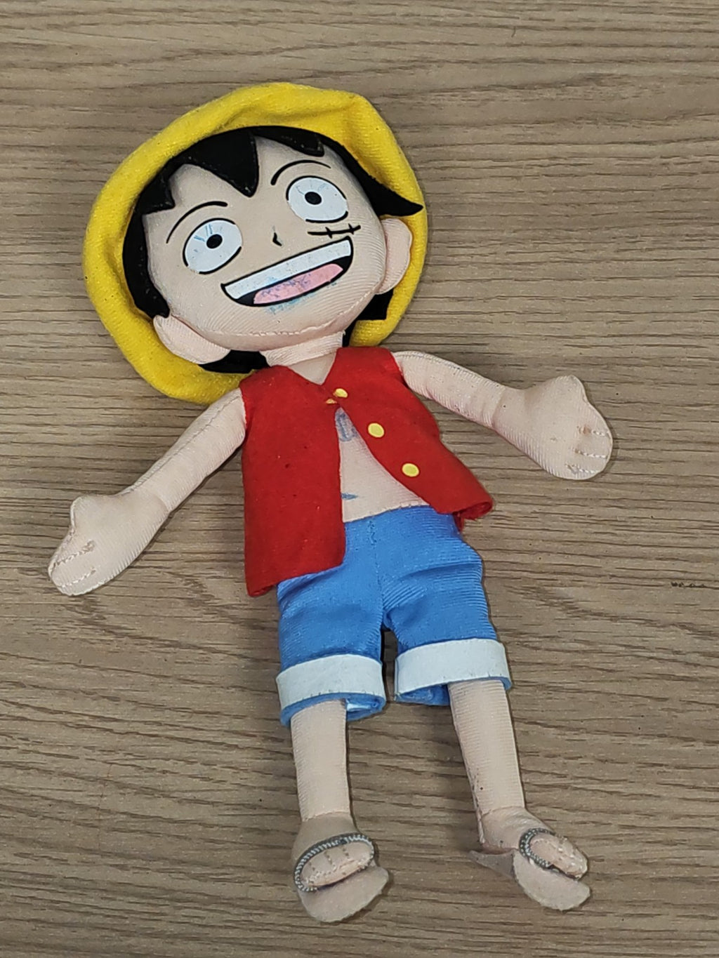 Peluche One Piece Luffy d?occasion ? Collection rare ? Bon état, objet collector