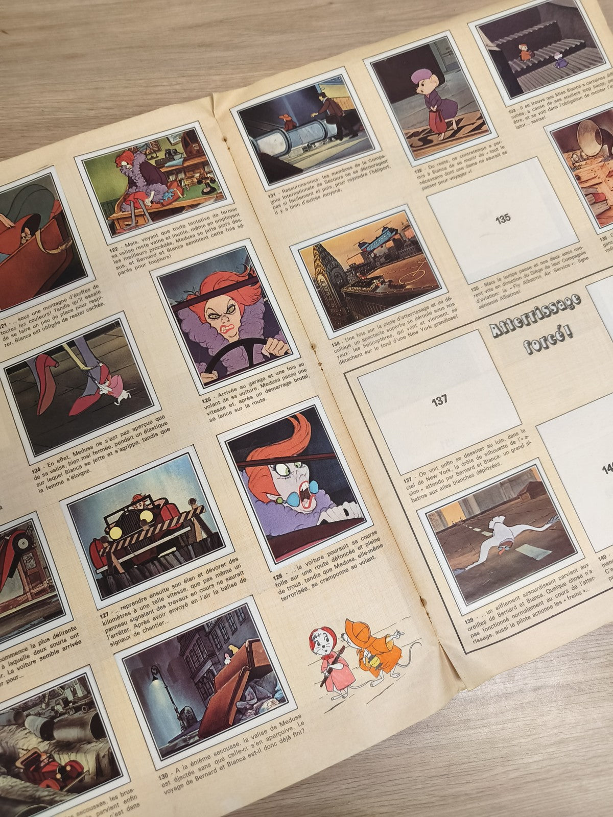 Vintage album Panini incomplet Bernard et Bianca Disney, couverture illustrée