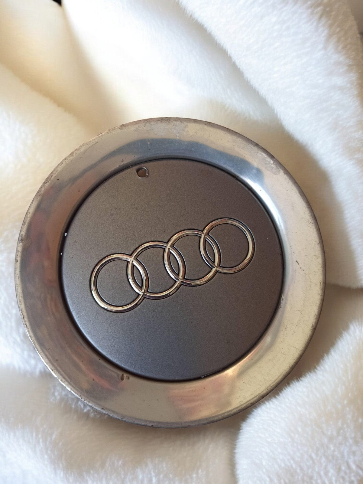 Enjoliveur Audi ancien cabochon gris argenté rétro logo 4 anneaux vintage