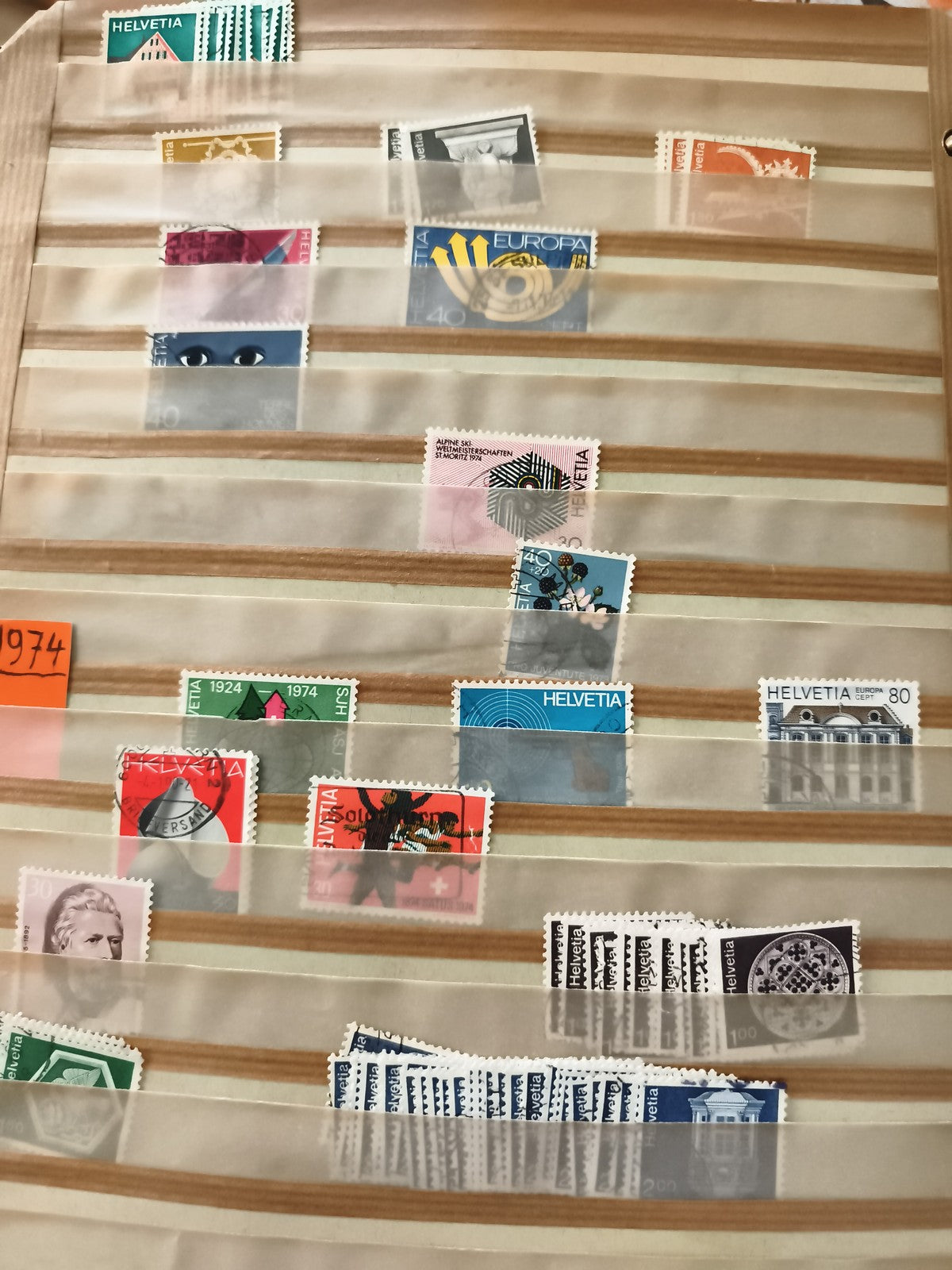 Timbres Suisse Helvetia années 70 motifs variés philatélie Europa