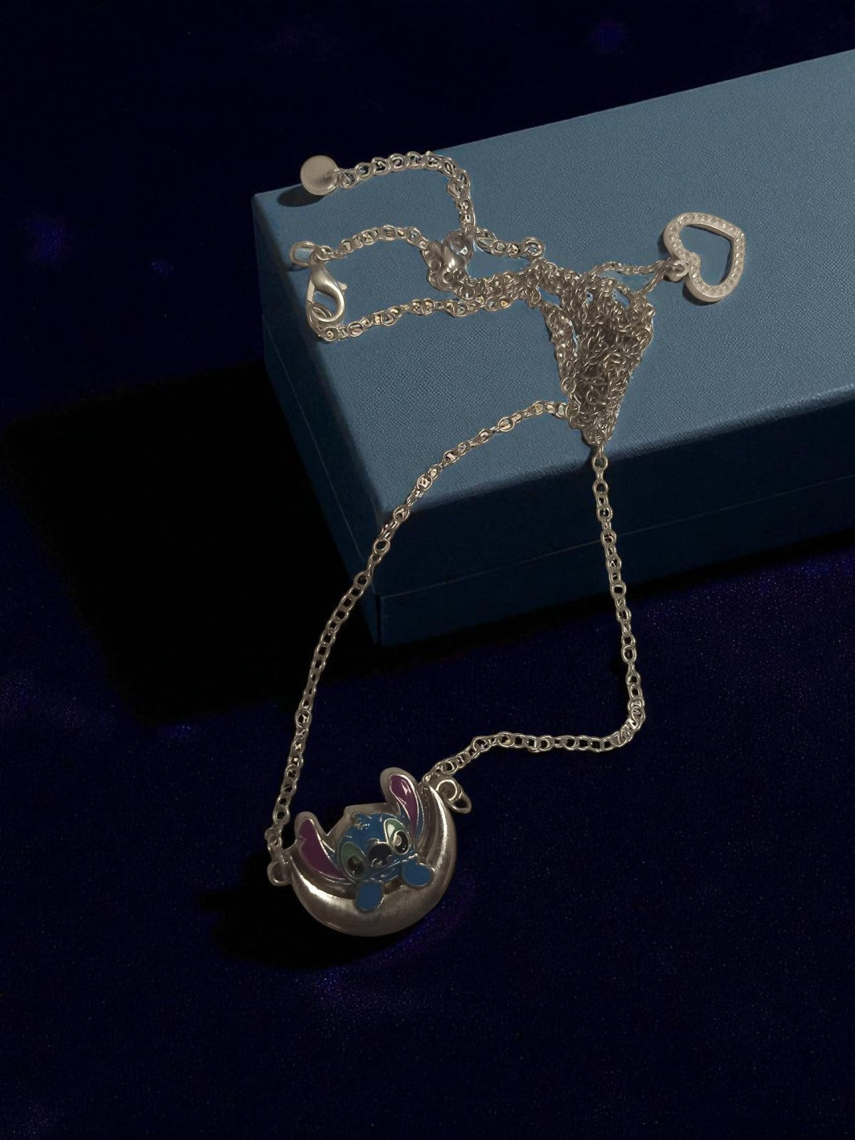 Collier Disney Stitch pendentif lune argenté bijou fantaisie d'occasion