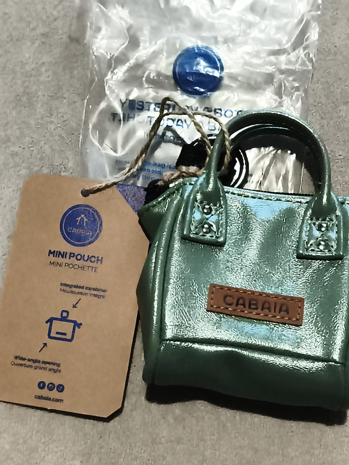 Mini pochette Cabaia verte brillant mini pouch neuf accessoire sac