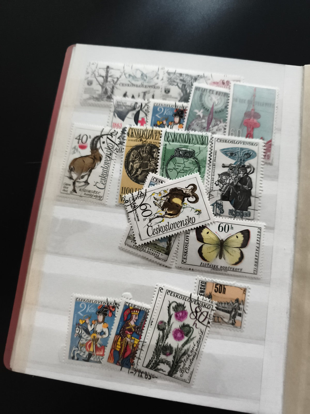 Lot timbres Tchécoslovaquie illustrés animaux fleurs oblitérés