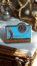Pin's vintage Marius Ferrat 93 golf bleu rouge, badge ancien France