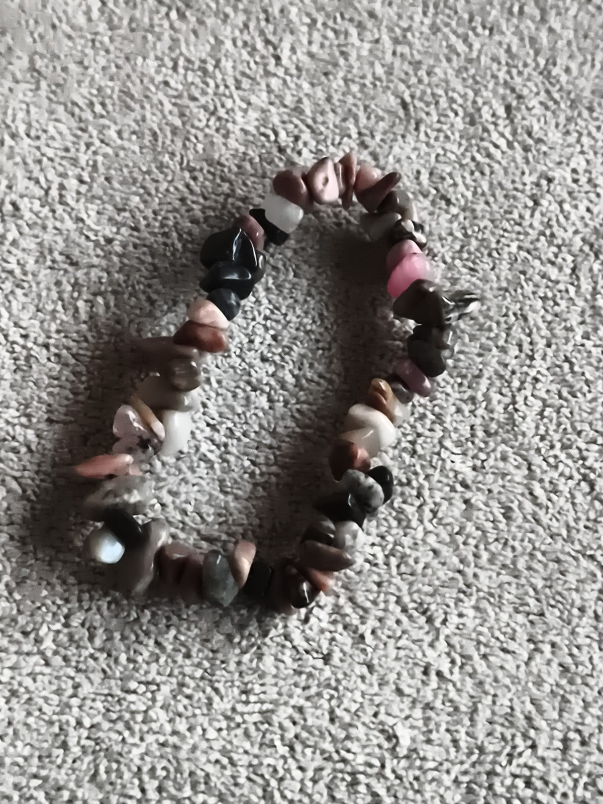 Bracelet pierres naturelles éclats multicolores, élastique, perles irrégulières