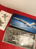 Maquette avion F/A-18C Hornet Hasegawa boîte complète Dragon 300 Atsugi