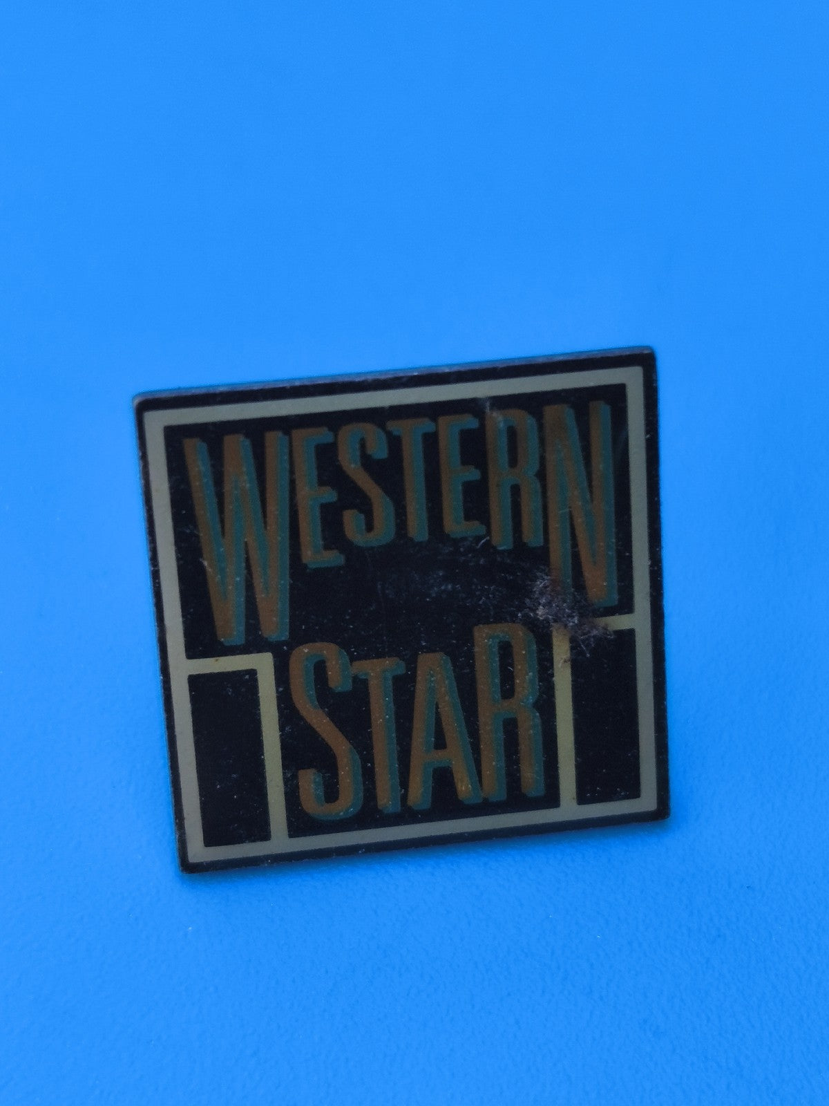 Vintage pin's carré Western Start, style rétro, collection badge ancien