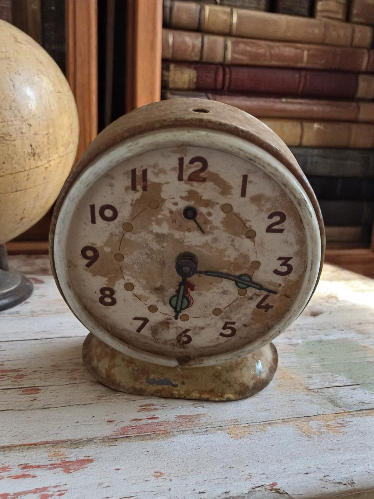 Réveil de table ancien SMI à restaurer, cadran patiné, déco vintage rétro