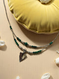 Collier vintage perles nacrées et vertes pendentif flèche double rang fantaisie