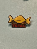 Pin's vintage TOTAL bonbon jaune, collection publicitaire rétro (ref 10)