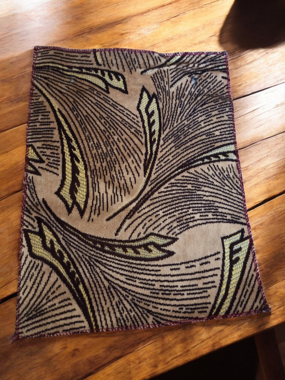 Tissu ancien velours broché jacquard liturgique motif art sacré 40x30cm
