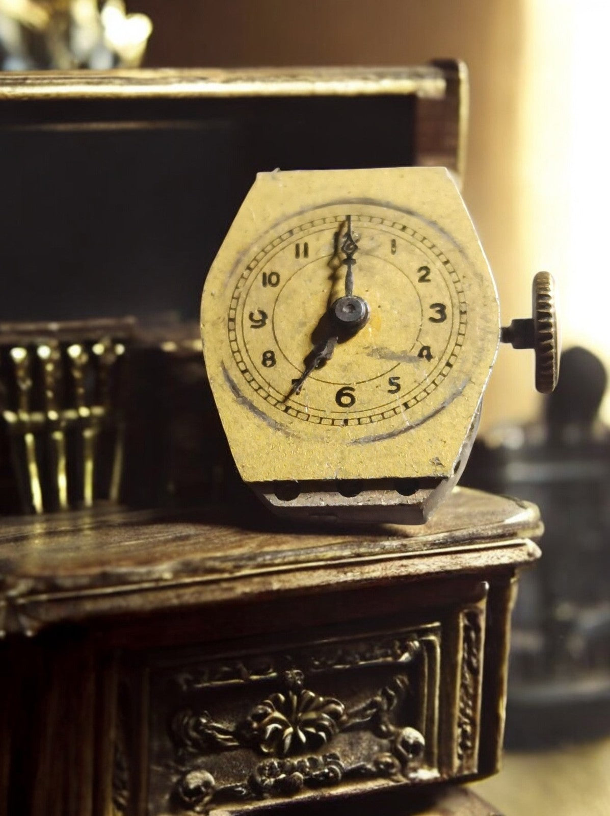 Mouvement montre mécanique vintage cadran hexagonal jaune ancien
