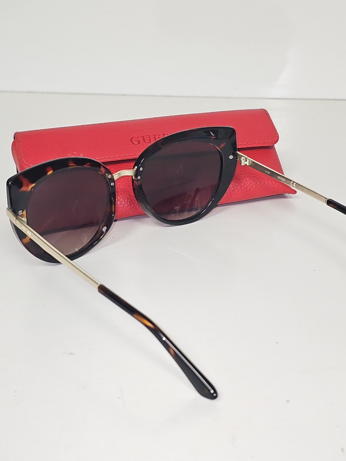 Lunettes de soleil Guess pour femme ou homme, modèle tendance, accessoire mode