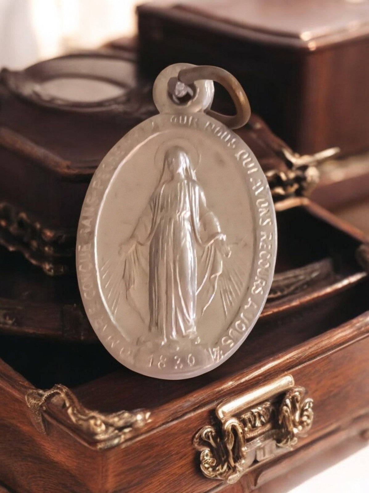 Médaille miraculeuse ancienne 1830 Vierge Marie métal religieux catholique ovale