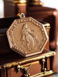 Pendentif religieux catholique octogonal métal ancien Vierge Médaille vintage