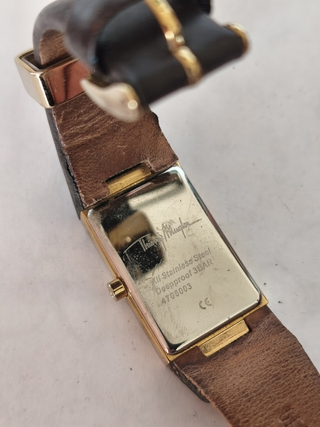 Montre femme rétro à restaurer Thierry Mugler ancienne, montre-bracelet vintage