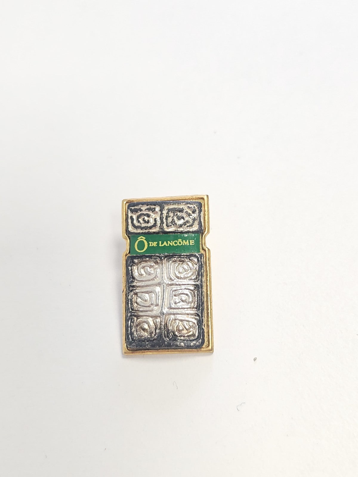 Pin's ancien Lancome vintage, badge rétro collection parfum, accessoire publicit