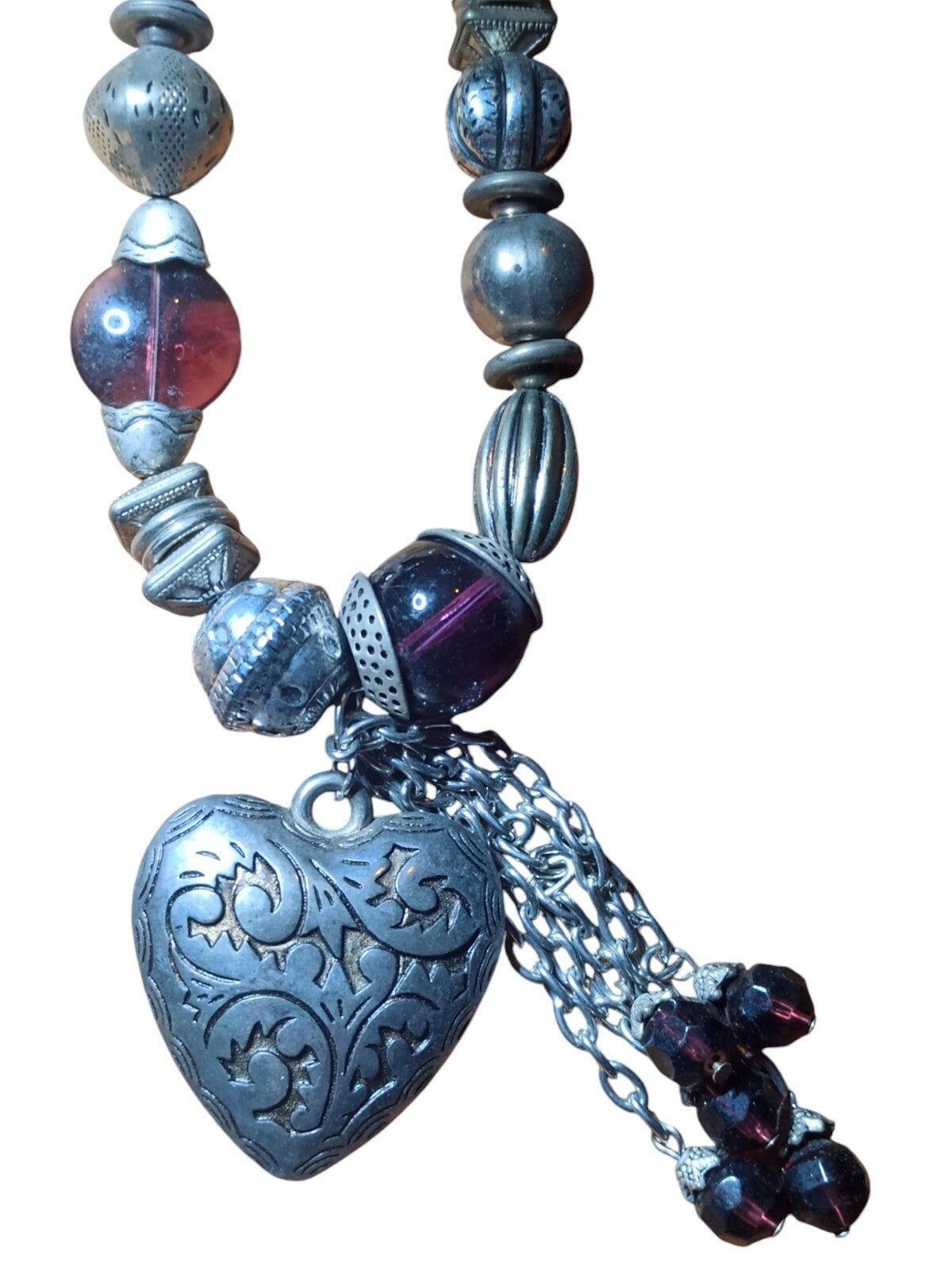 Collier vintage fantaisie métal argenté perles verre breloques cœur