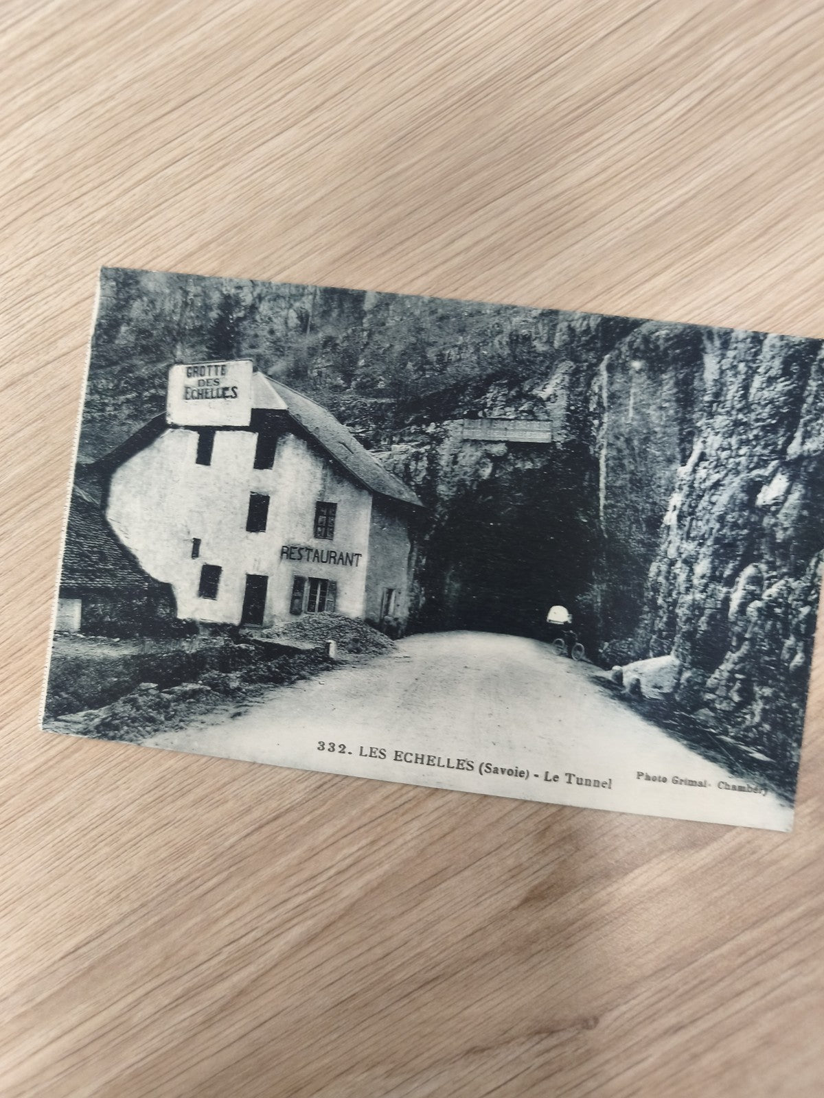 Ancienne CPA Les Échelles Savoie Grotte des Échelles Tunnel noir et blanc