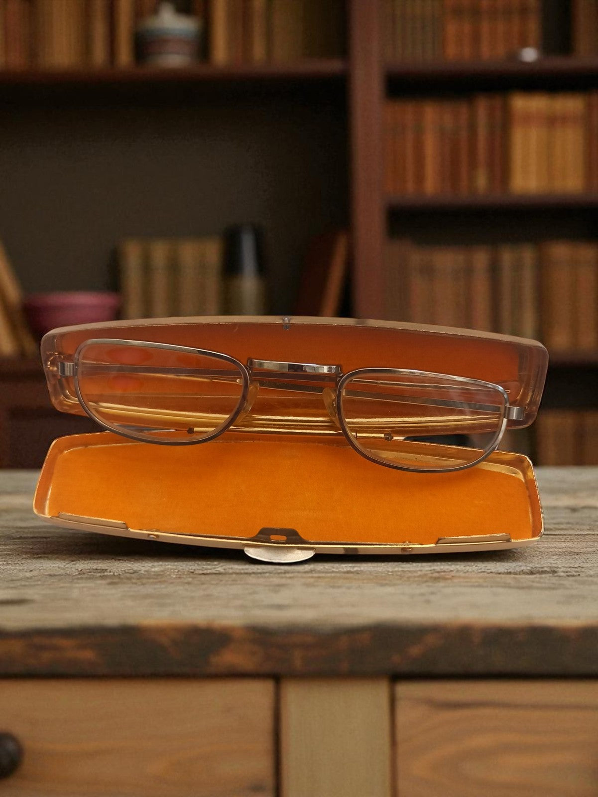 Paire de lunettes de vue vintage rétro ancienne, monture rectangulaire, étui inc