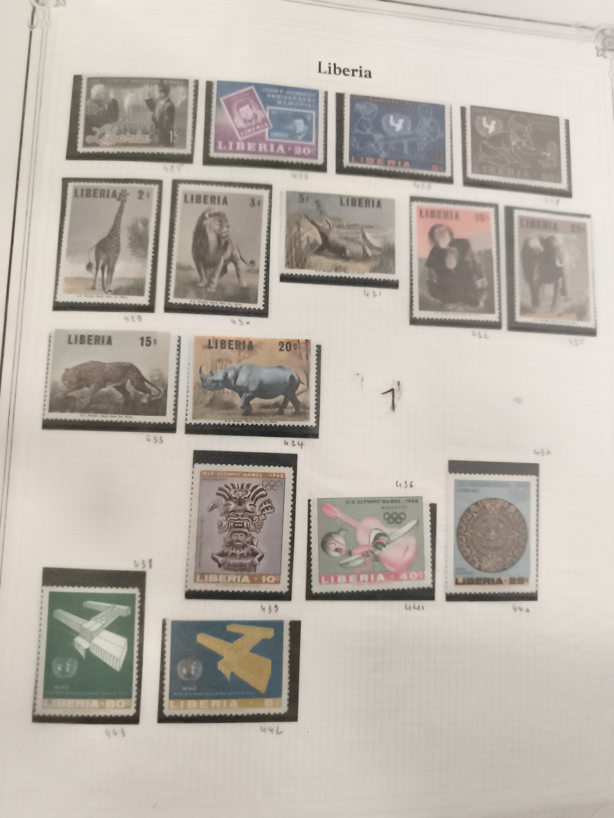 Timbres Liberia animaux aviation sports thèmes variés philatélie