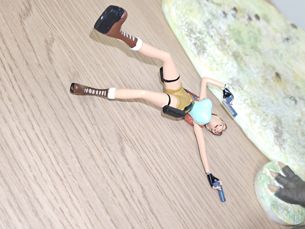 Figurine Tomb Raider Lara Croft avec T-Rex Diorama Atlas Jeu Vidéo Héros