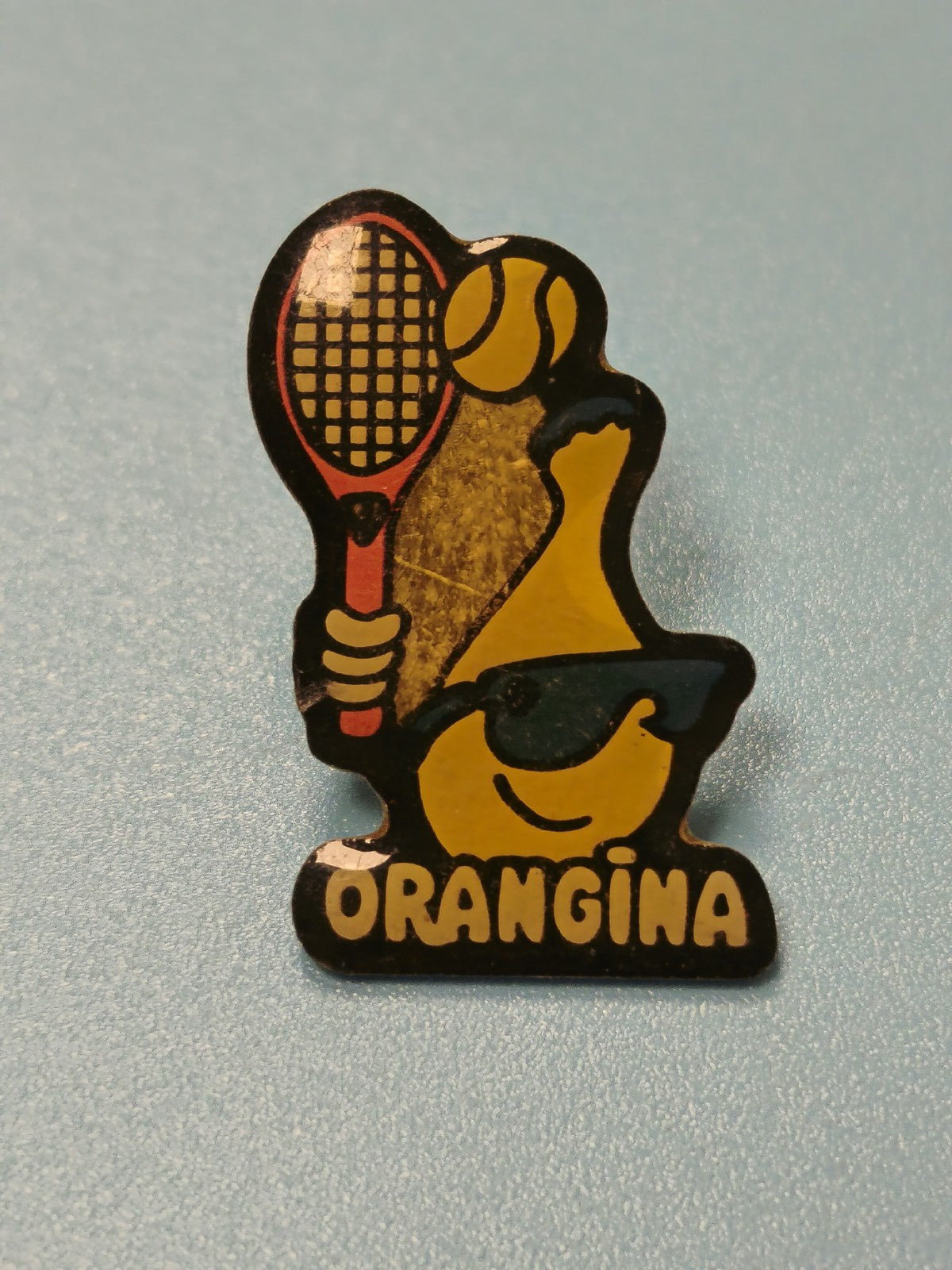 Vintage pin's Orangina tennis jaune rétro collection publicitaire ancien