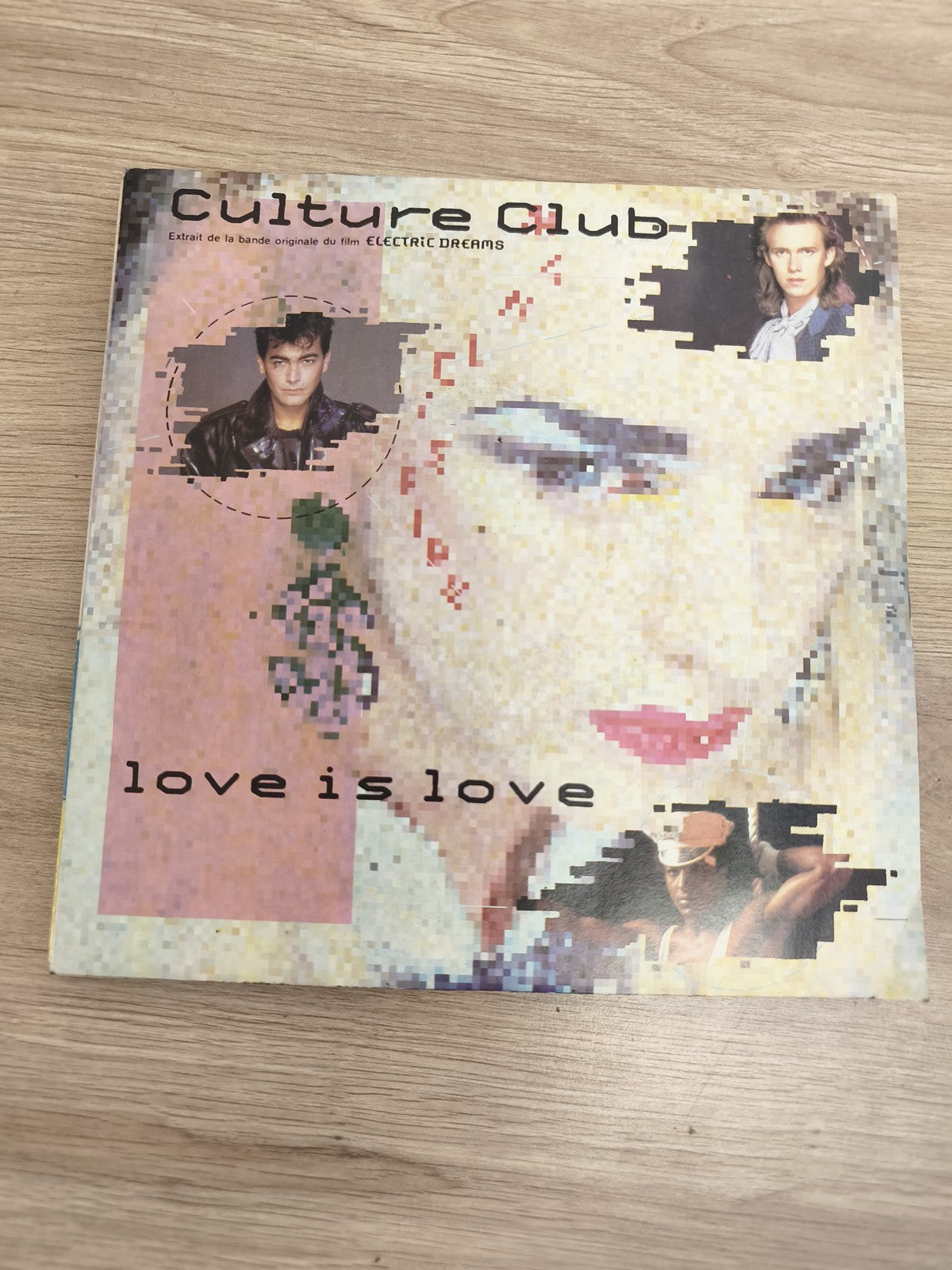 Vinyle 45T Culture Club Love Is Love Electric Dreams pochette pixelisée (Ref 2)