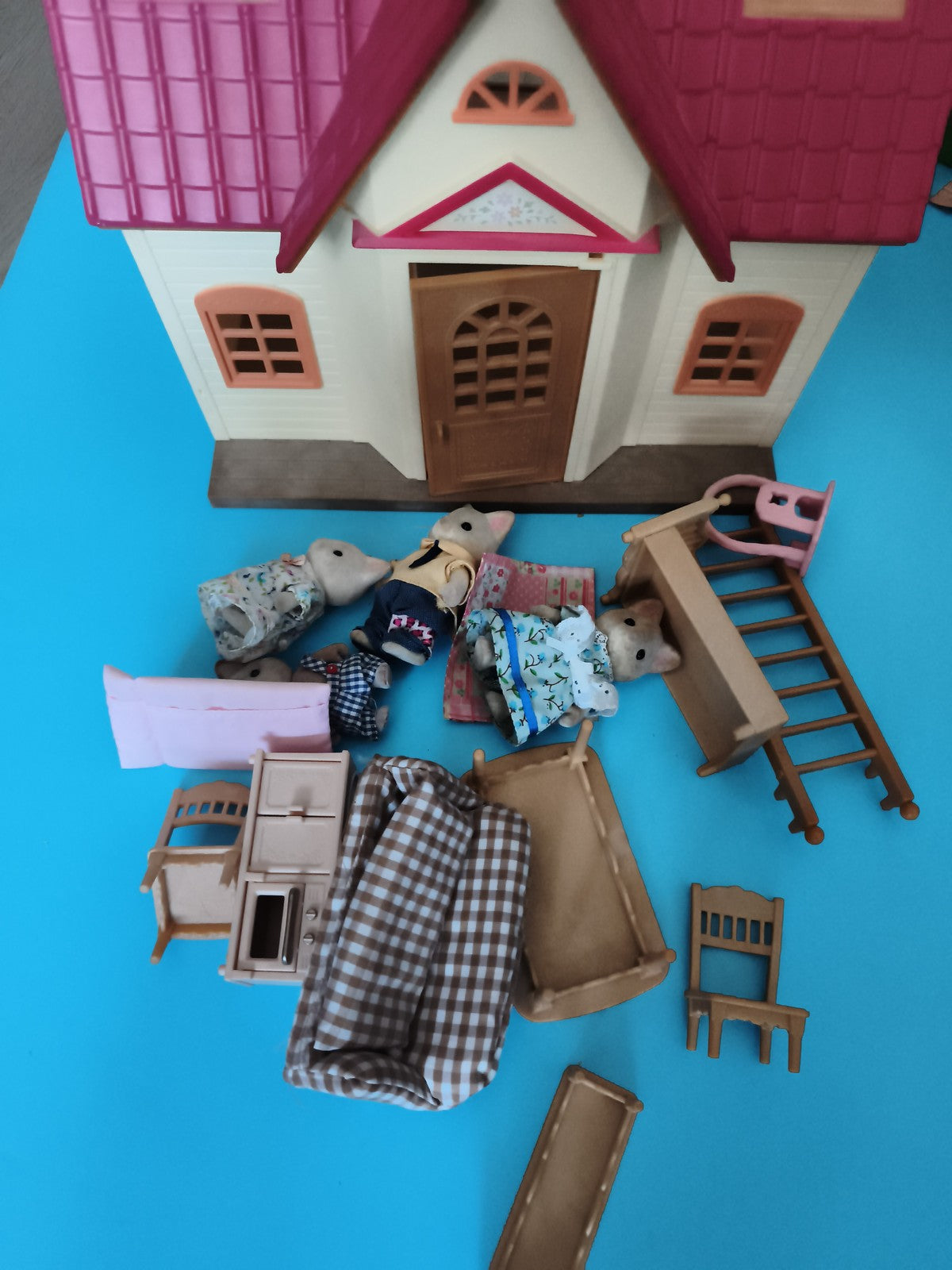 Lot maison Sylvanian Families + figurines animaux + mobilier