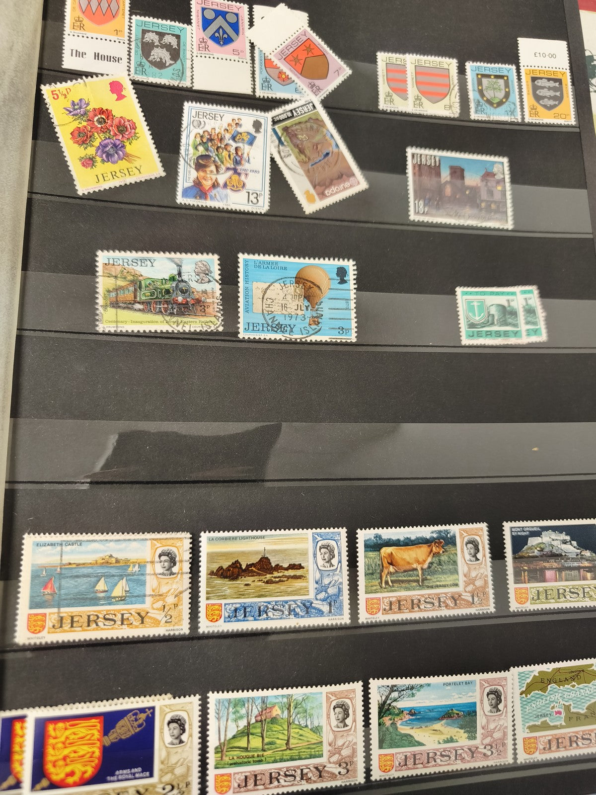 Lot anciens timbres oblitérés Jersey collection thématique paysages, blasons, an