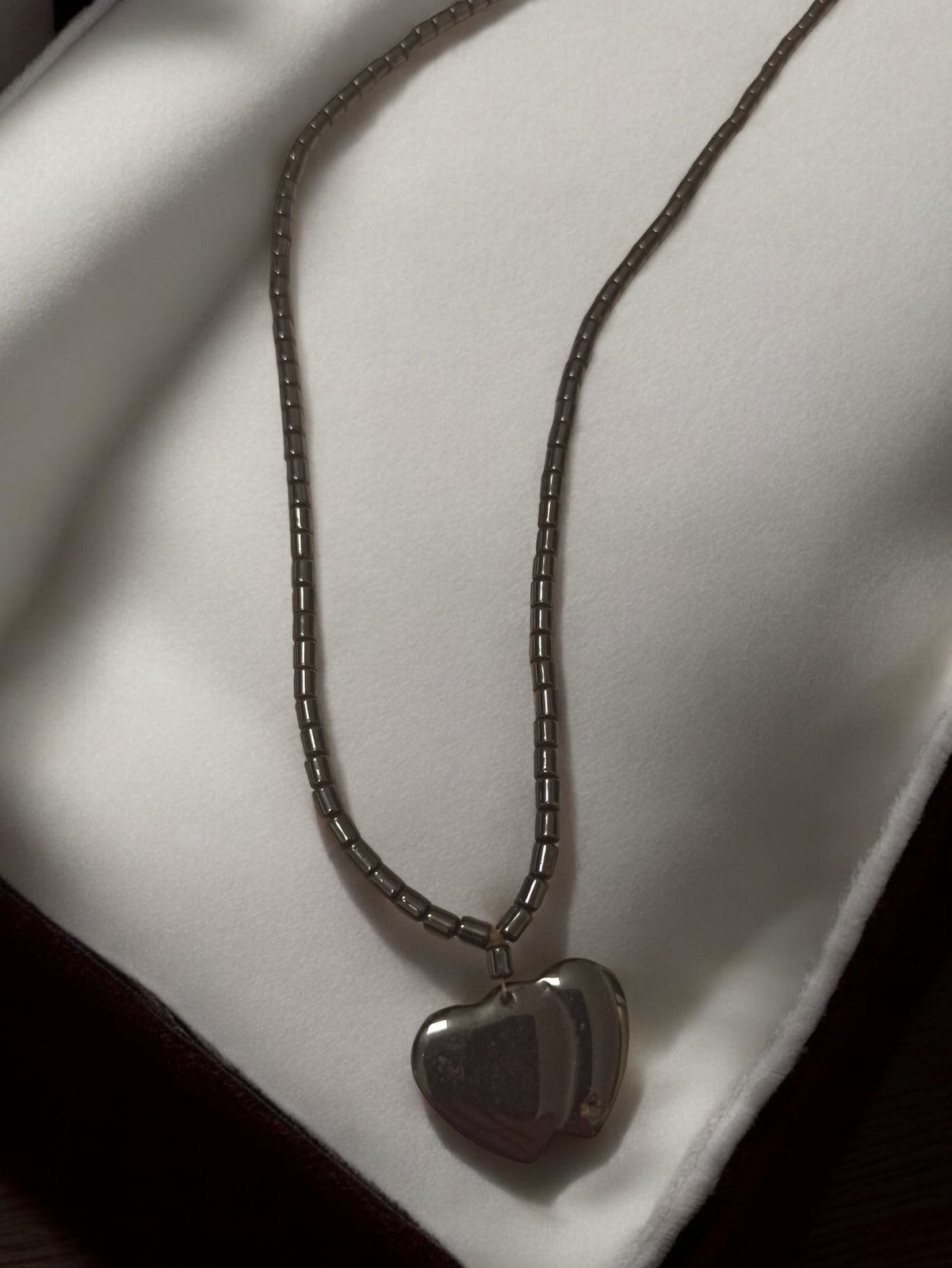 Collier pendentif cœur hématite vintage, bijou ancien rétro, chaîne à maillons