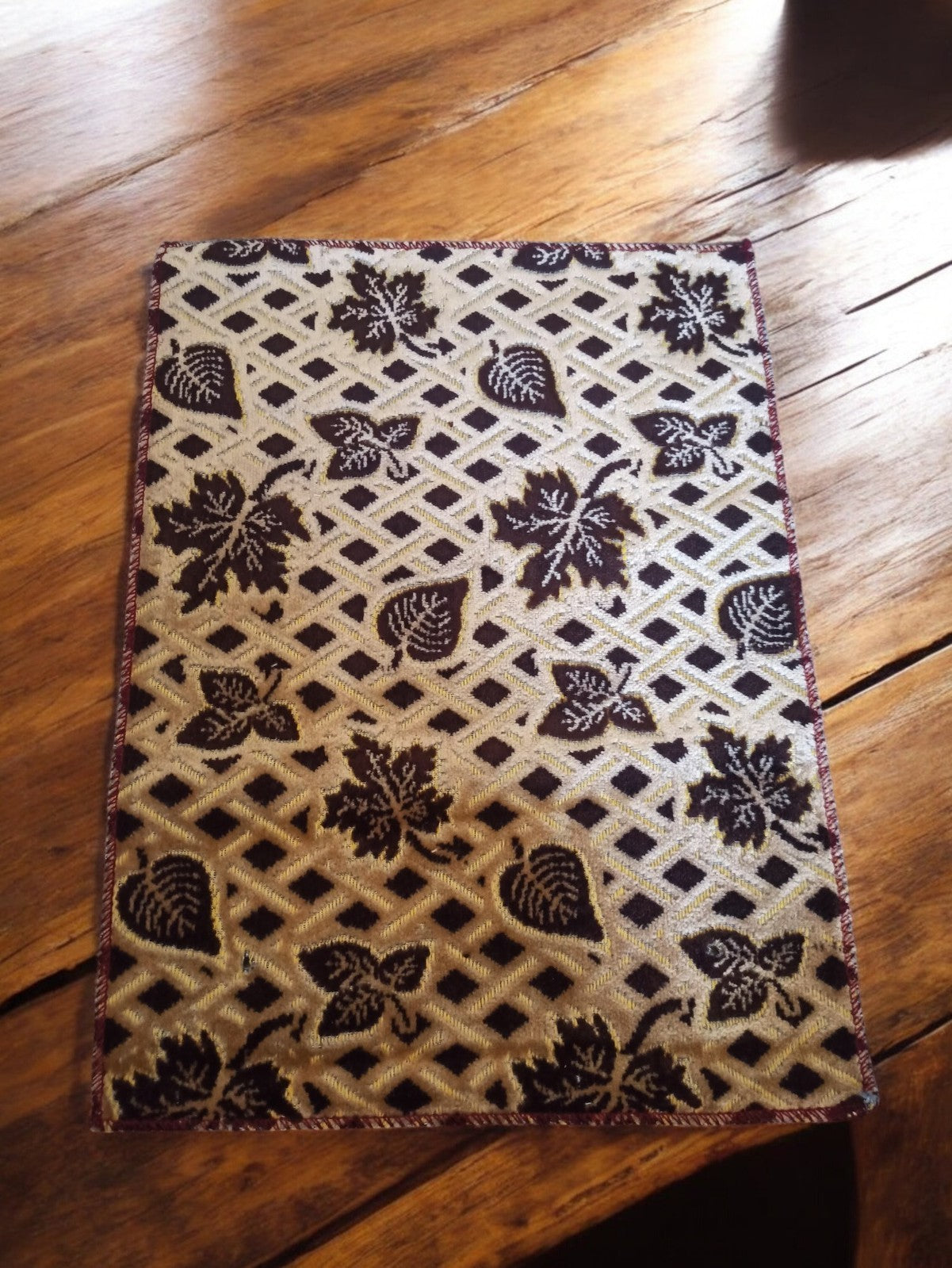 Tissu ancien velours broché jacquard religieux, textile liturgique vintage