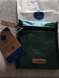 Pochette Cabaia verte effet métallisé neuve 15 cm zip avant