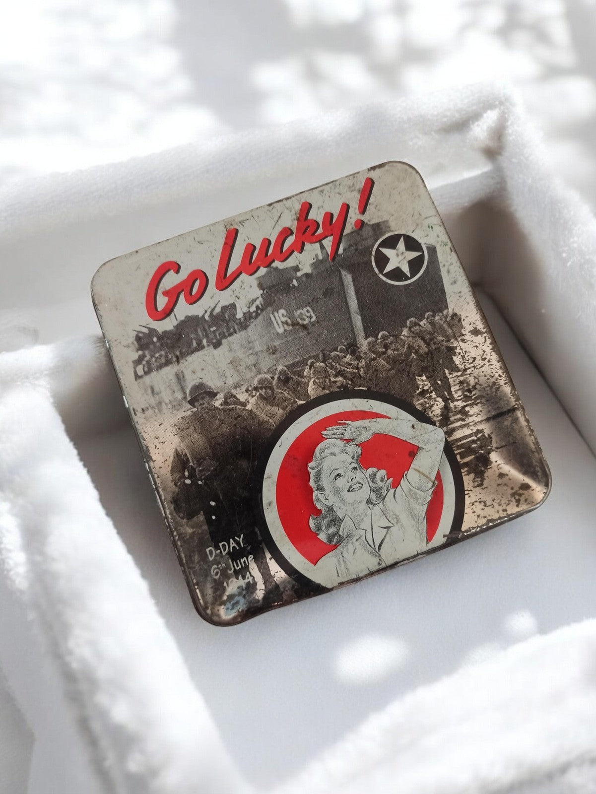 Petite boîte métal vintage Go Lucky D-Day 6 June rétro déco US Army