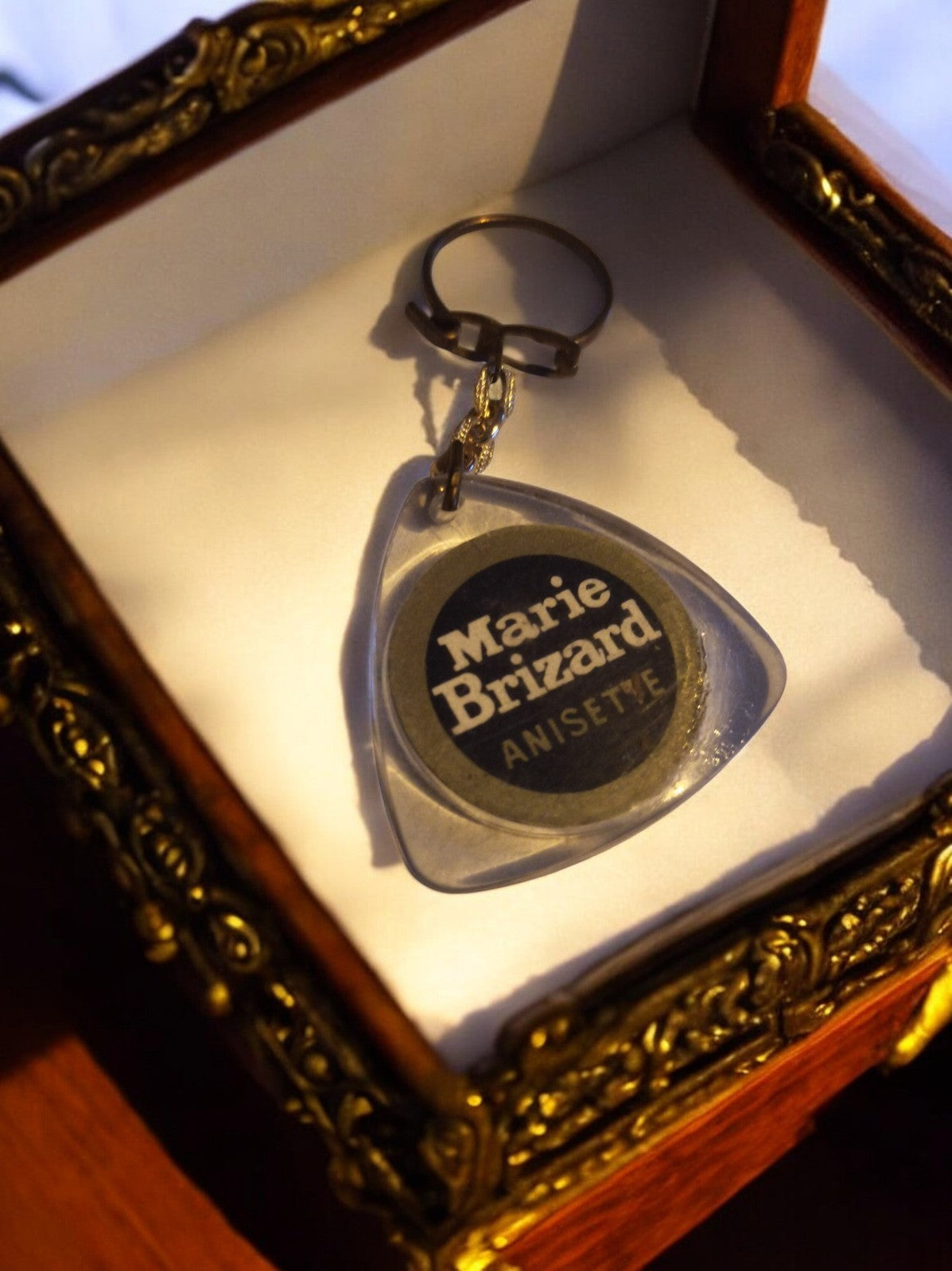 Porte-clés vintage Marie Brizard anisette métal et résine publicitaire rétro