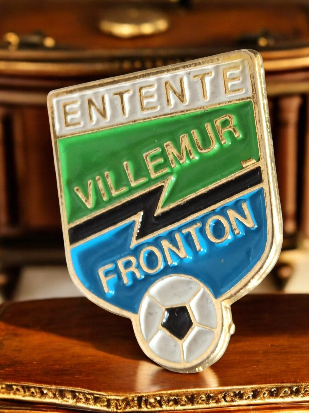 Pin's vintage football Entente Villemur Fronton émaillé blason ancien