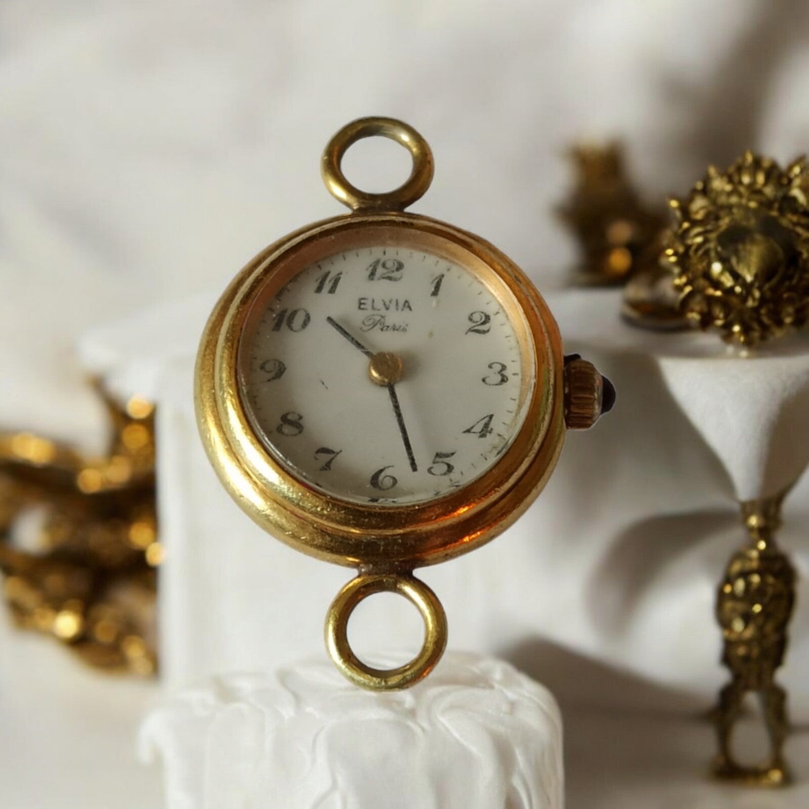 Montre pendentif vintage femme Elvia Paris cadran rond doré ancien