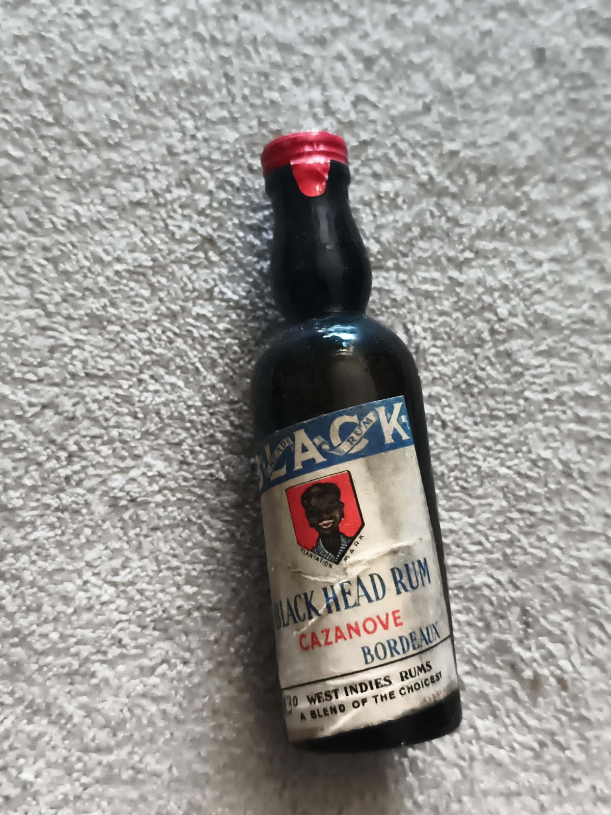 Mignonnette vintage Black Head Rum Cazanove Bordeaux ancienne bouteille partiell