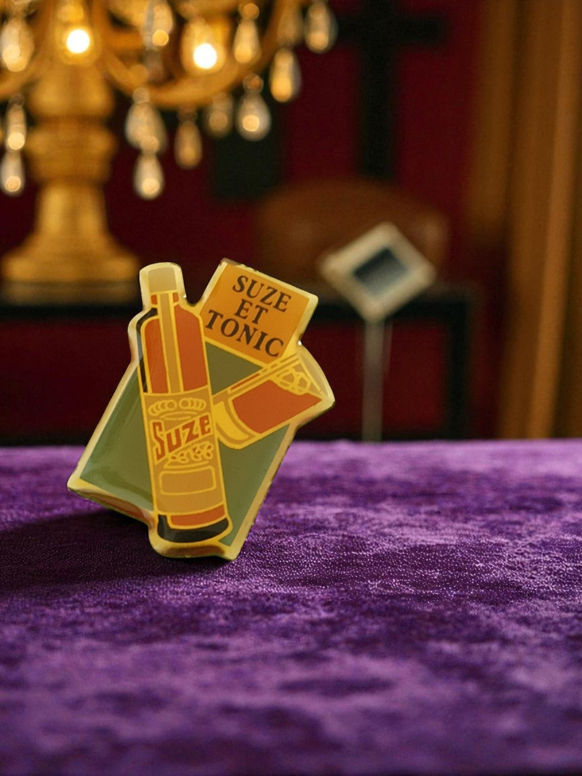 Pin's publicitaire Suze émail vintage années 80, badge boisson rétro