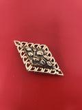 Broche ancienne losange motif stylisé doré rétro vintage
