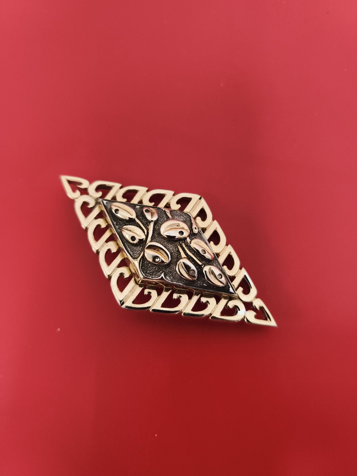 Broche ancienne losange motif stylisé doré rétro vintage
