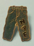 Vintage pin's NAF pantalon bleu, accessoire rétro collection mode (Ref 5)