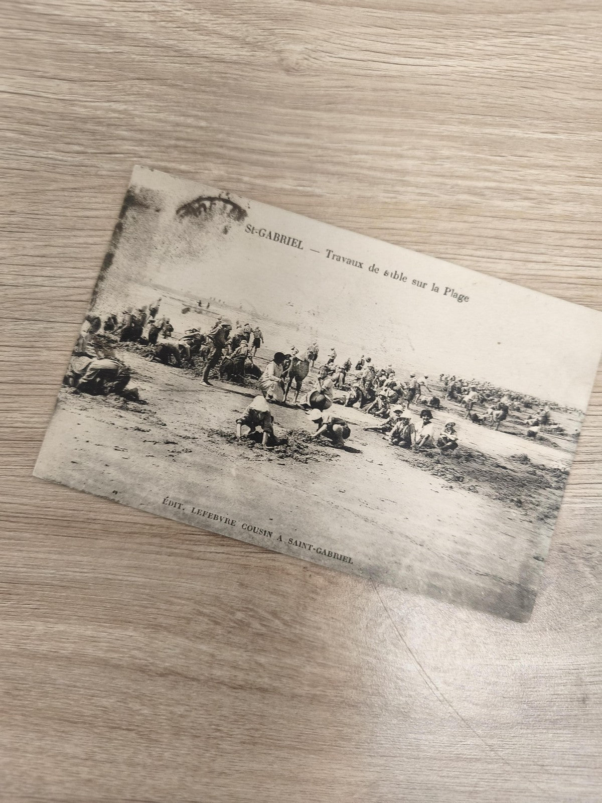 Ancienne carte postale St-Gabriel travaux de sable plage animation vintage