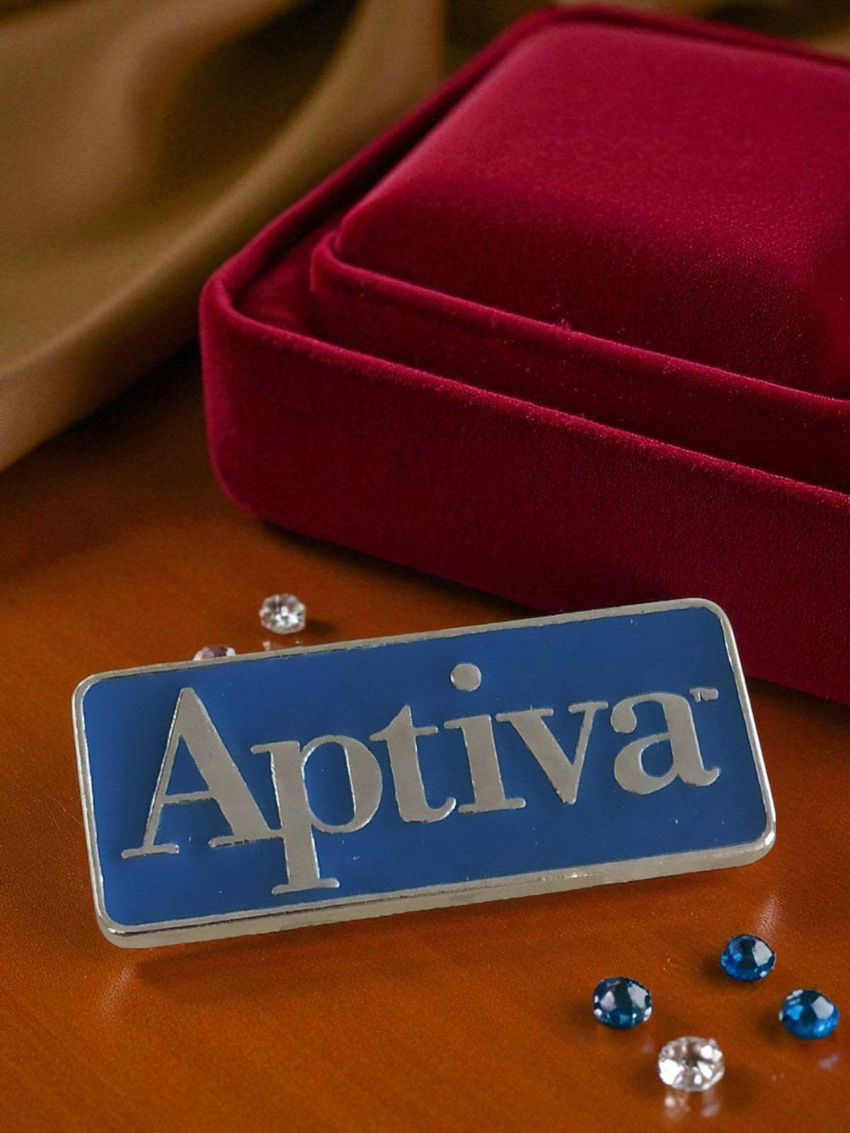 Pin's publicitaire Aptiva vintage édition limitée bleu rectangulaire